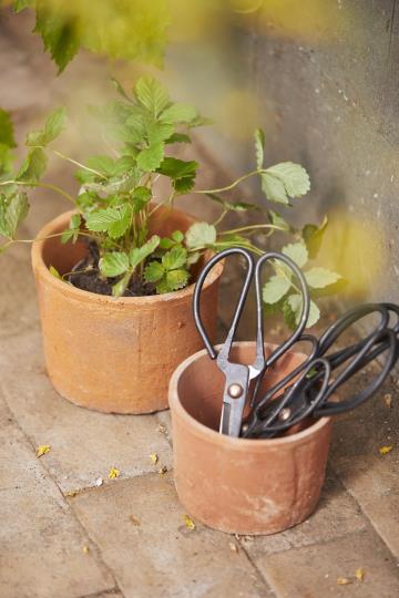 Stor Vintage Saks – Sort Metal | 21,5 cm