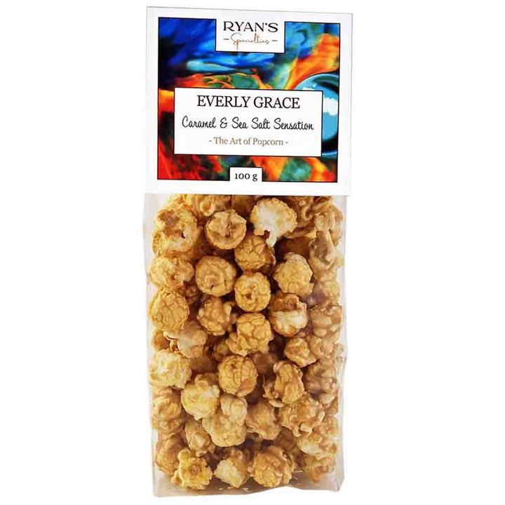 Everly Grace Popcorn Karamel & Havsalt Sensation Pose