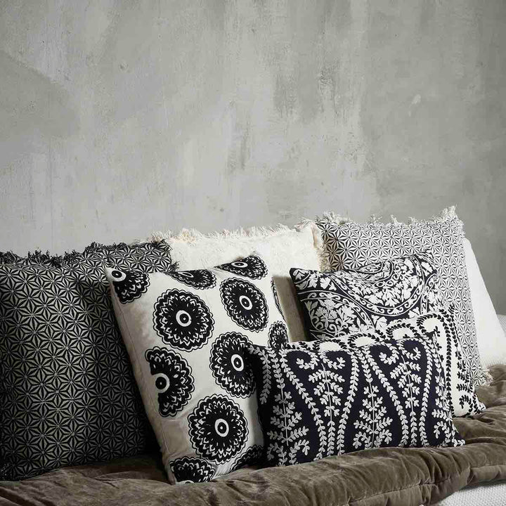 Pillow with filling 50x50 cotton &amp; velvet | White&amp;black