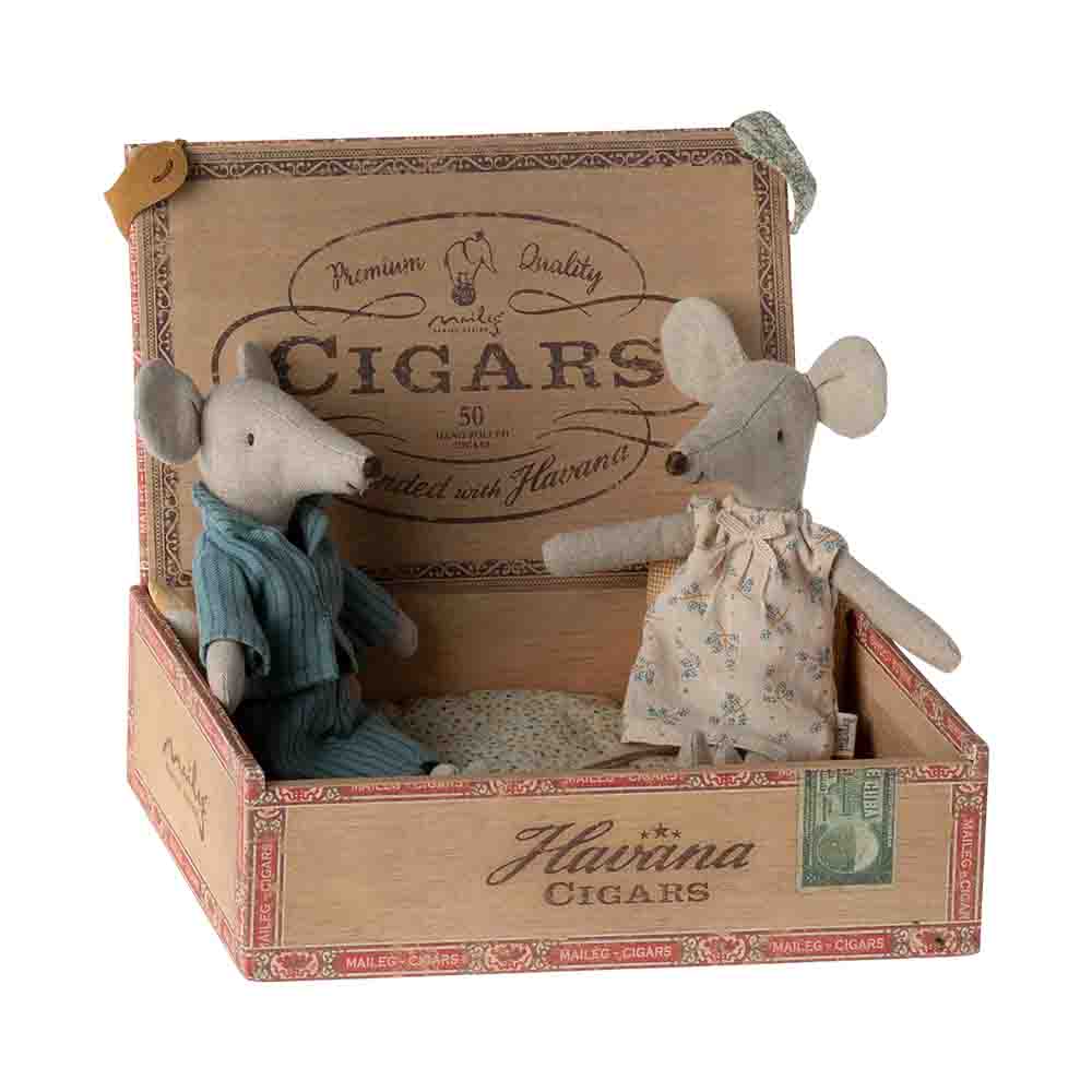 Mor og far mus i cigaræske
