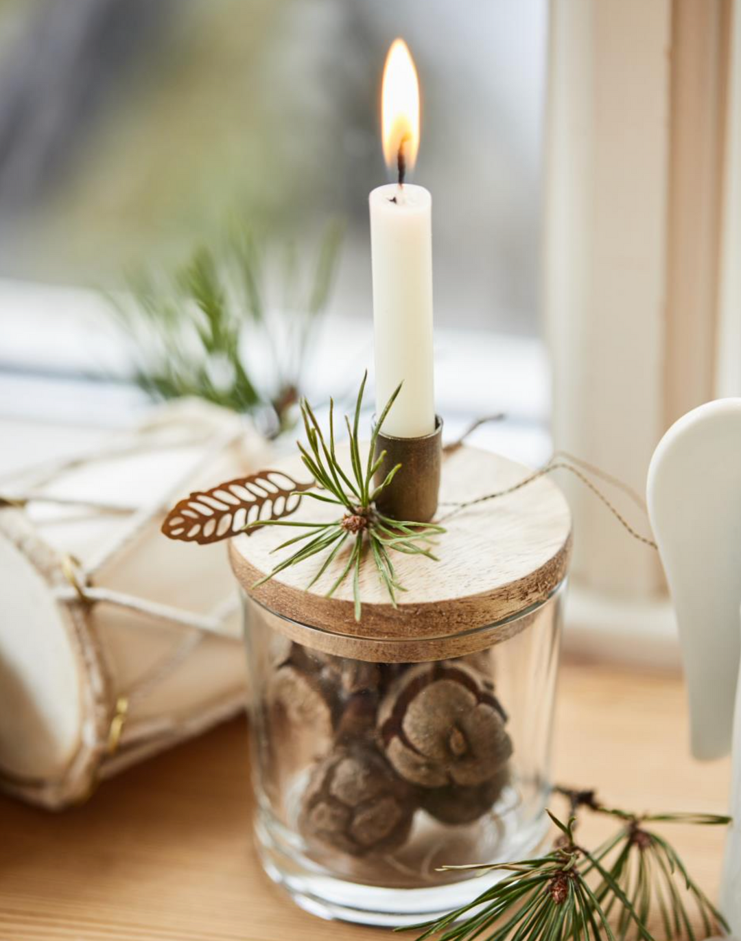 Stage glass for candles with wooden lid