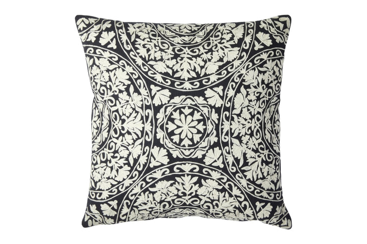 Pillow with filling 50x50 cotton &amp; velvet | White&amp;black