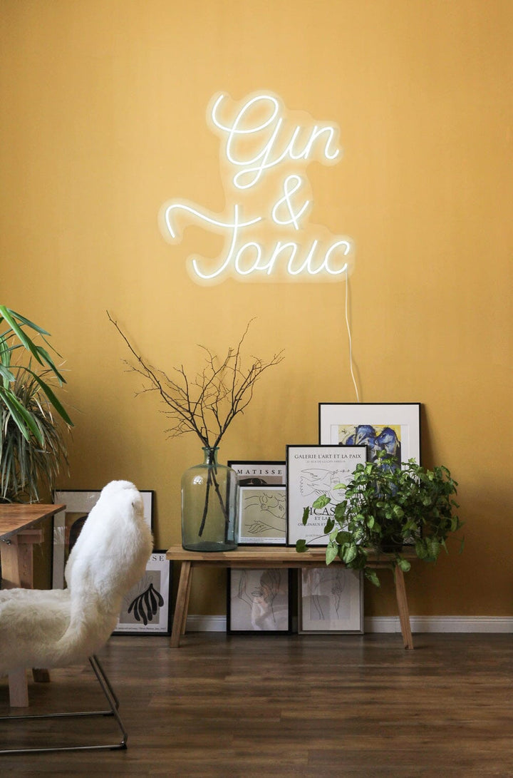 Neon LED skilt Gin & Tonic Lampe By Invite Only Krusmølle